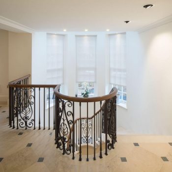 Cantilever-Staircase-in-French-Limestone,-Massangis-Biege-Clair-(1)