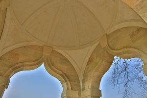 Private-Memorial-in-West-Sussex-Sandstone-and-Basalt-dome-(2)