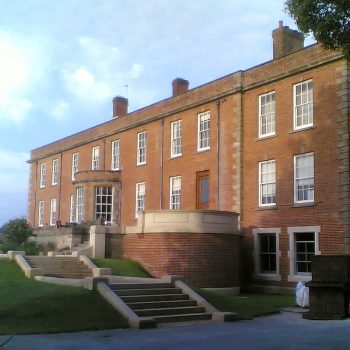 Solid-balustrade-in-Stoke-Ground-Base-Bed